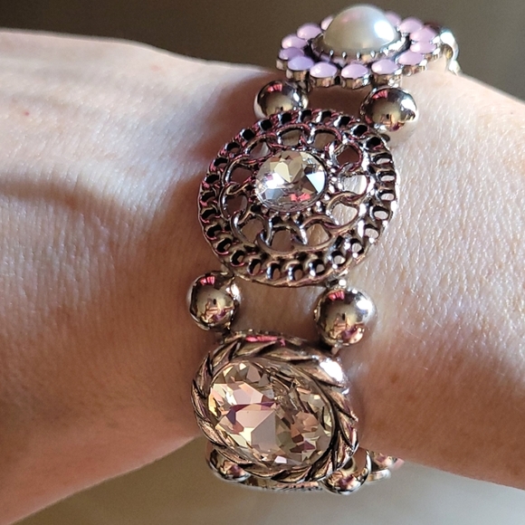 Victorian Pink Flower Bracelet - Picture 3 of 3